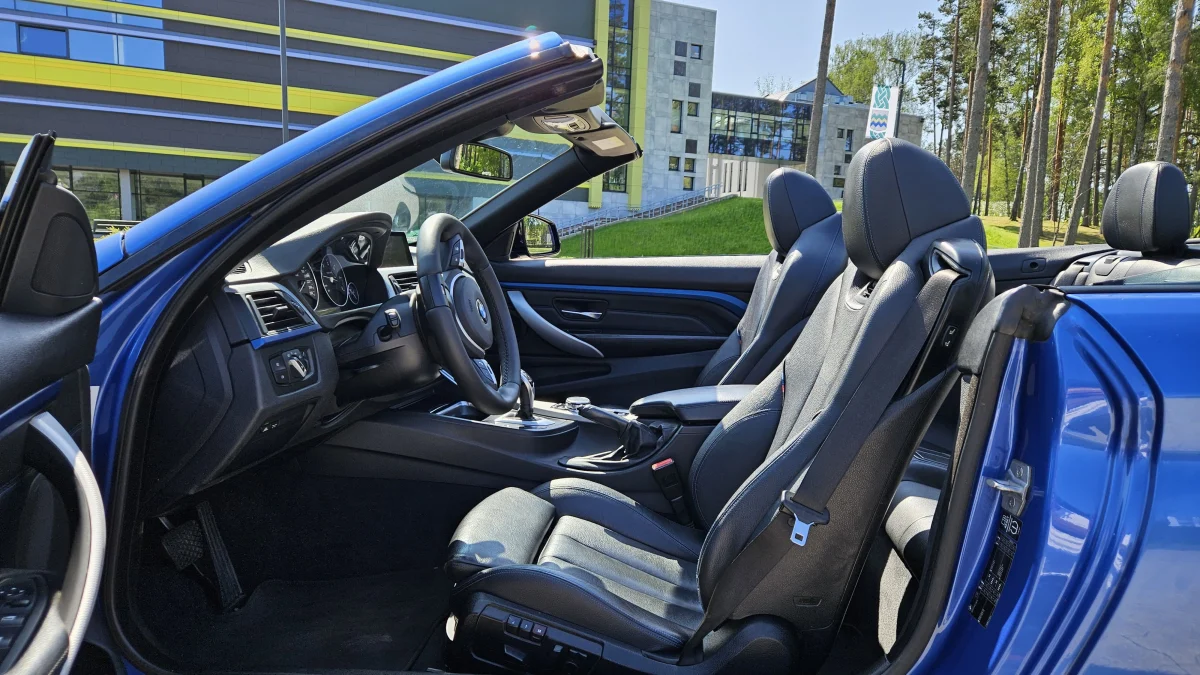 Kabriolets — Izbaudi siltās vasaras dienas ar izskatīgu kabrioletu