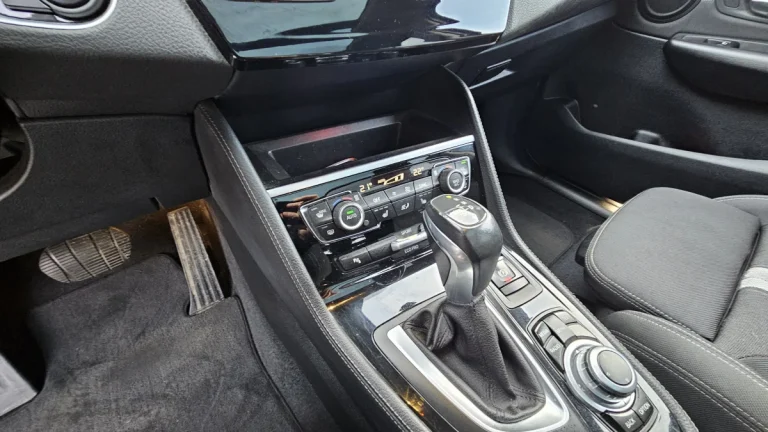 BMW 218 sportline OJ-407